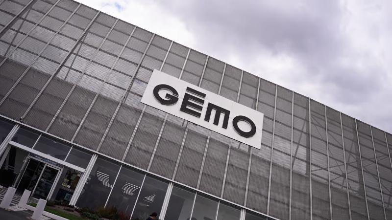 Façade du siège de Gemo et son logo